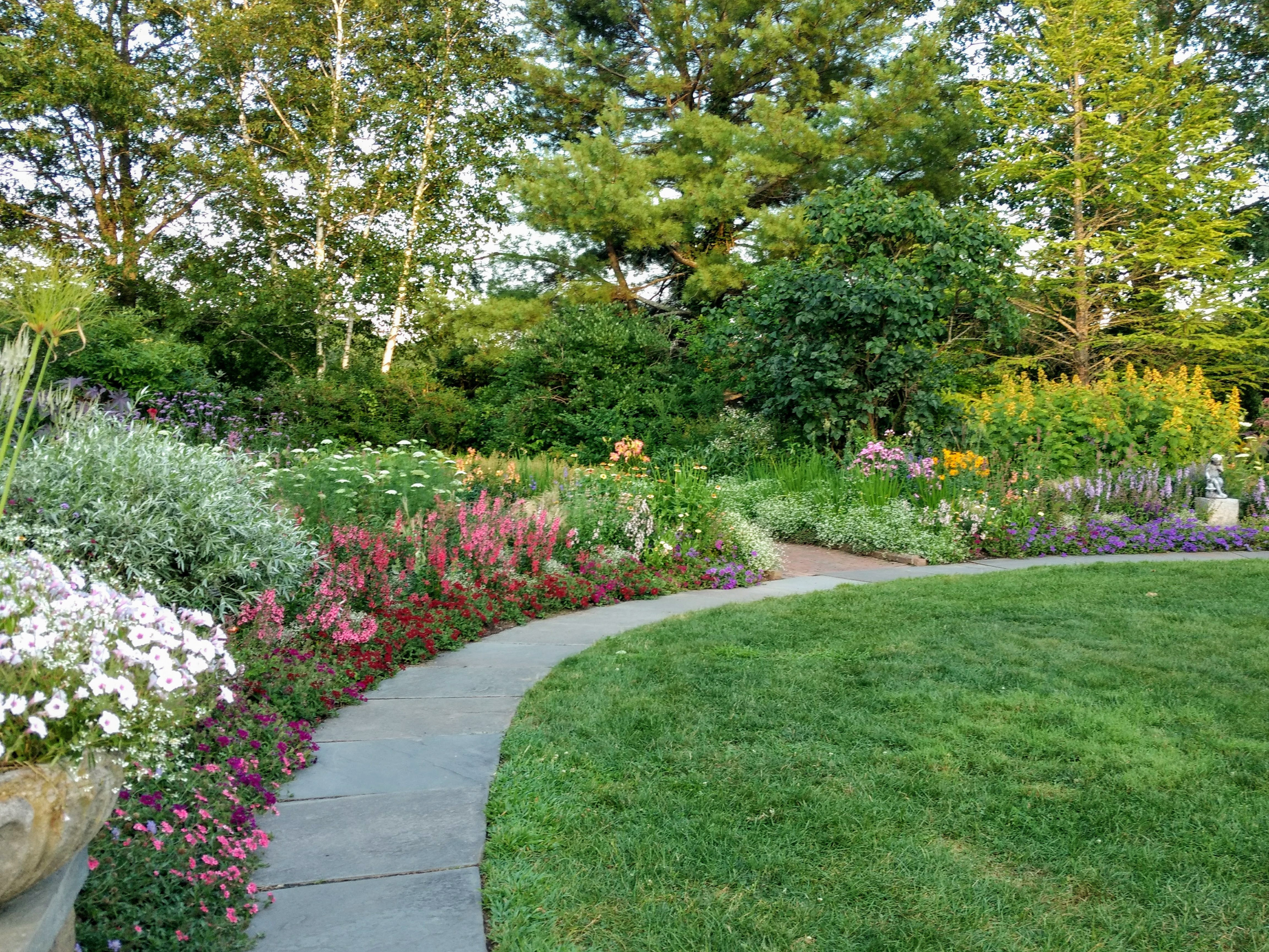 Благоустройство участка частного дома в Балаково и Саратовской области